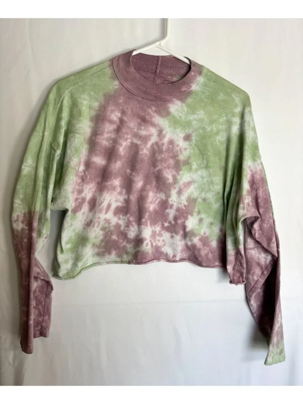 We The Free by Free People Purple & Sage Tie-Dye Cropped Long Sleeve Top | Size